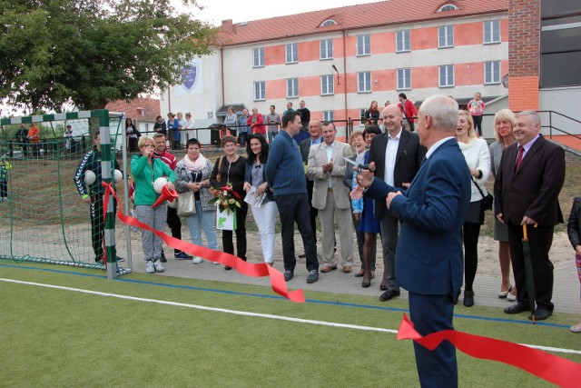 23 września w ZSO nr 4 odbyło się uroczyste otwarcie inwestycji zrealizowanych w ramach Grudziądzkiego Budżetu Obywatelskiego:- parkingu szkolno-osiedlowego, autor projektu: Piotr Rohde, wartość: 63 653,16 zł,- drugiej części boiska wielofunkcyjnego, autor projektu: Artur Dorau, wartość: 79 950 zł,- kącika edukacyjno-zabawowego i siłowni plenerowej dla dzieci, młodzieży i dorosłych, autor projektu: Piotr Rohde, wartość:  59 970 zł. 