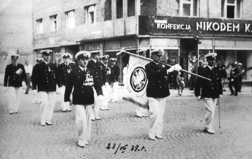 Bractwo Kurkowe w Gdyni. Lipiec  1939. Ostatni z lewej Leon...