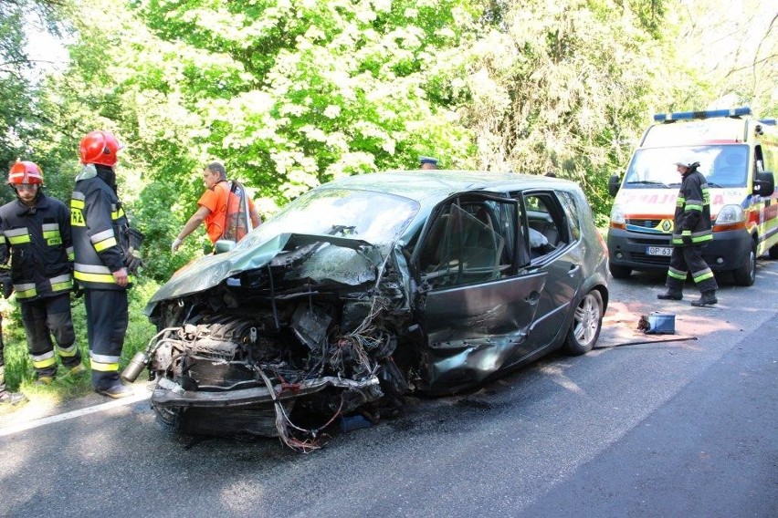 Kobieta kierująca fordem zginęła po zderzeniu z renault.