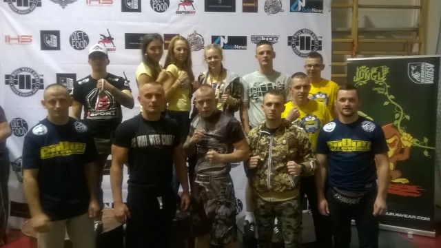 Szczęśliwa reprezentacja Grappler Grudziądz, która zdobyła 5 medali  Pucharu Polski w Brazylijskim Ju Jitsu