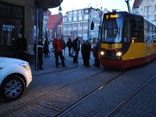 Ostatnio kierowca białego forda zablokował ruch tramwajów na 45 minut