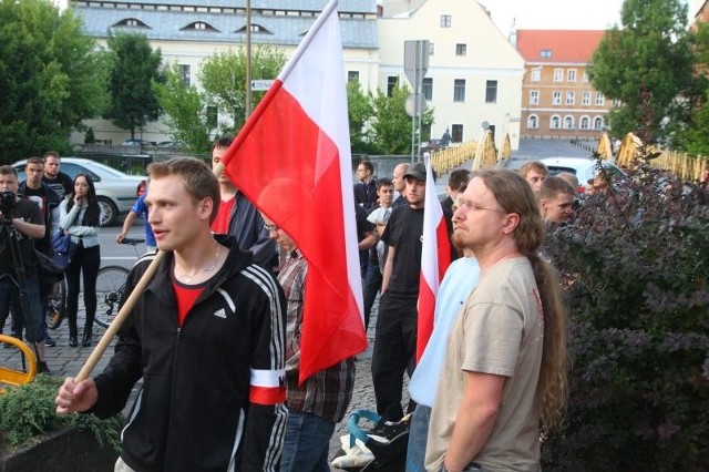 Manifestacja pod urzędem wojewódzkim.