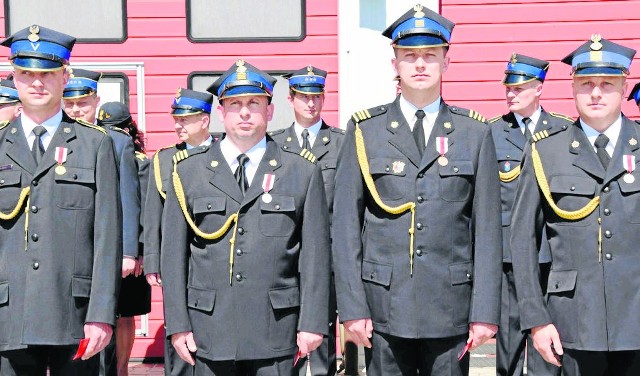 Włoszczowscy strażacy zostali odznaczeni złotym, srebrnym i brązowymi medalami „Za Zasługi dla Pożarnictwa”.