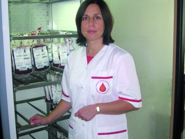 Anna Ogrodnik-Wycik z centrum krwiodawstwa przyznaje, że w wakacje krwi jest znacznie mniej, a jest bardzo potrzebna.