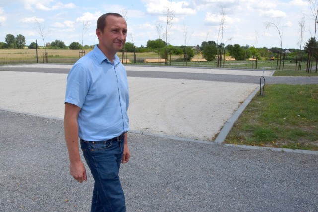 - Parking przy szkole podstawowej jest już gotowy - mówi Piotr Kalita, zastępca burmistrza Solca-Zdroju.