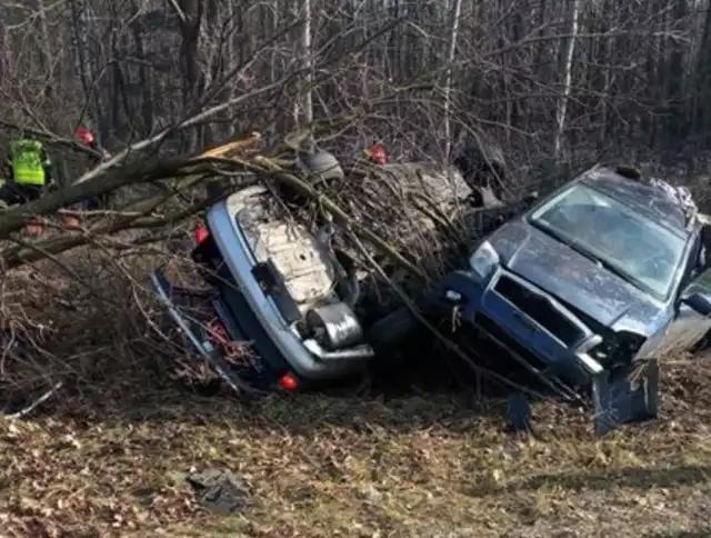 Do bardzo powaznego wypadku doszło na trasie S1. Zderzyły się dwa samochody osobowe