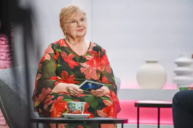 Stanisława Celińska to wybitna polska aktorka, która swoją przygodę ze sceną rozpoczęła już niemal 70 lat temu. W ostatnich latach, ze względu na problemy zdrowotne, postanowiła odpocząć od blasku fleszy i przeniosła się pod Warszawę, na wieś. Posiada tam działkę i niewielki dom. Sprawdź, jak mieszka i żyje na co dzień. Szczegóły w naszej galerii.