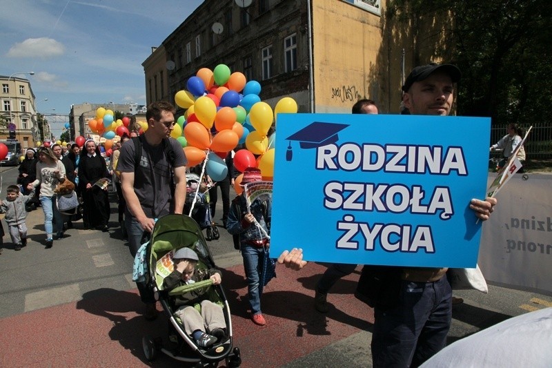 Marsz dla Życia i Rodziny przeszedł ulicami Łodzi [FILM]