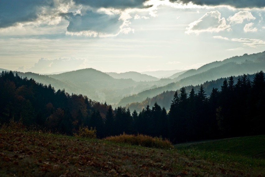 Jesień to świetna pora na wycieczkę w góry. Upał nie męczy,...