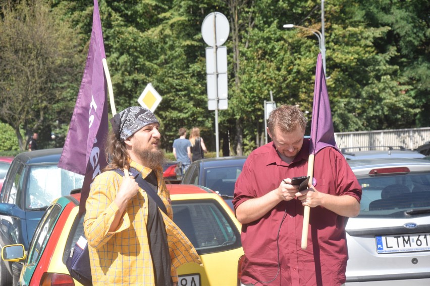 Protest pracowników Huty Szkła w Zawierciu ZDJĘCIA