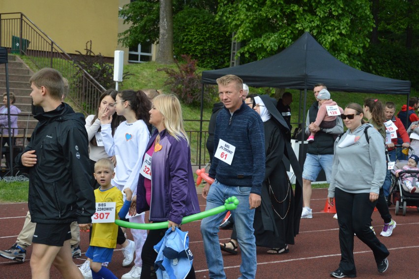 Miechów. Wspierali hospicjum biegiem, marszem i spacerem