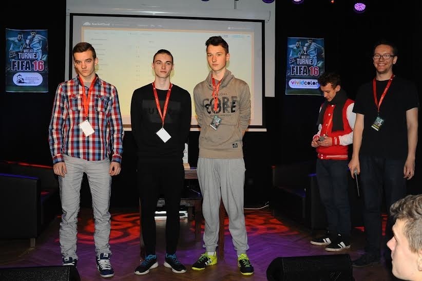 FIFA 16 - turniej gier komputerowych w Szydłowcu. Najlepszy Mateusz Rogoziński