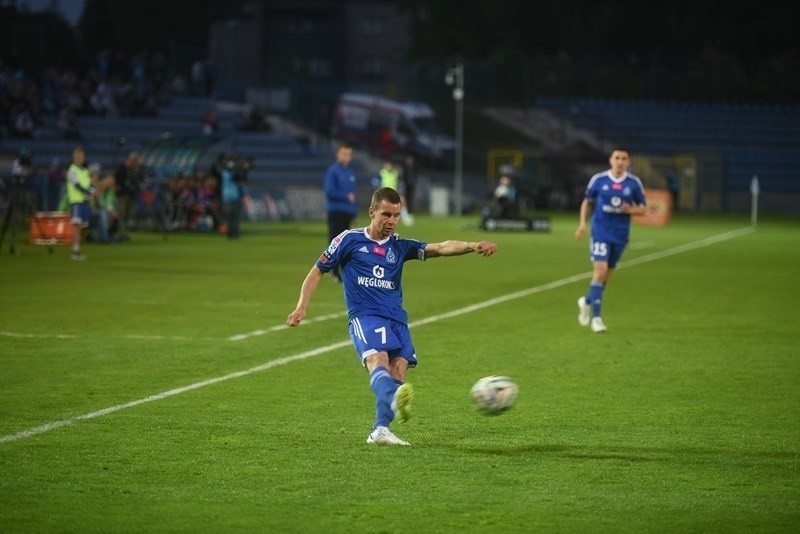 Ruch Chorzów - Piast Gliwice: Piłkarze Ruchu grają w grupie...