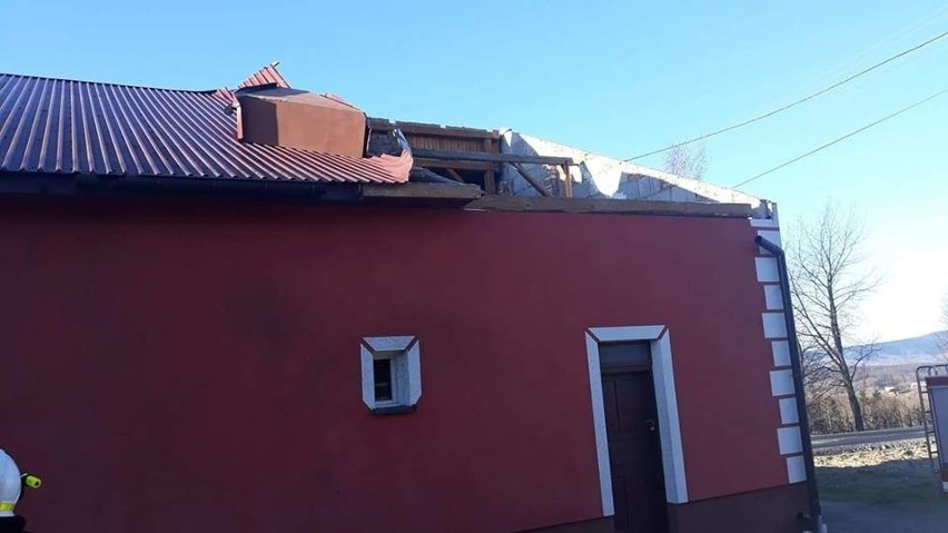 Ogromne wichury nad Podkarpaciem. Ponad 520 interwencji straży pożarnej, połamane drzewa, zerwane dachy