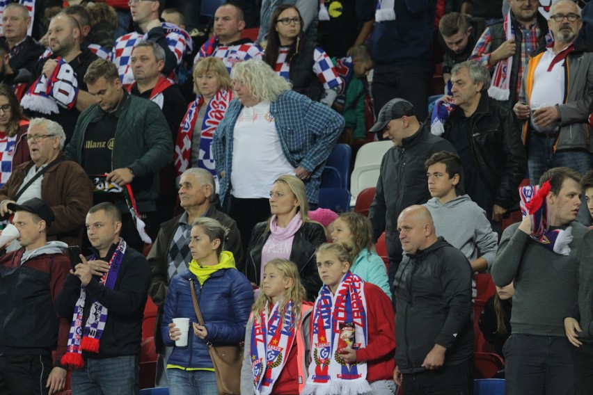 Górnik Zabrze - Lech Poznań. Torcida śpiewała 100 lat