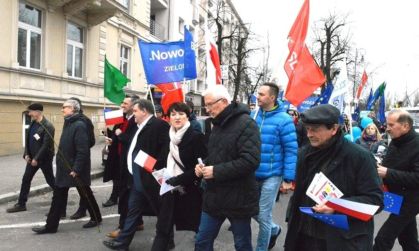 Zielona Góra, 19 marca 2017 r., demonstracja i marsz KOD i...