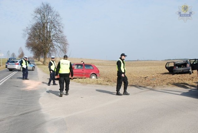 Skutki wypadku pod Czerskiem okazały się wyjątkowo dramatyczne. Do szpitali trafiło łącznie pięć osób, w tym troje pasażerów i dwóch kierowców.