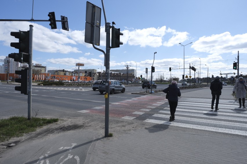 Na tych przejściach dla pieszych w Toruniu policjanci dawali...