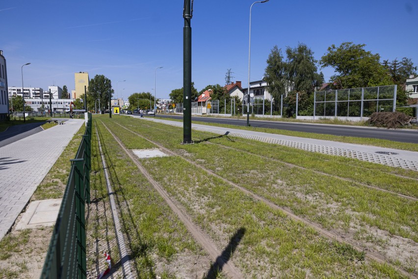 Budowa linii tramwajowej do Górki Narodowej w Krakowie. Do końca prac zostały niecałe trzy miesiące