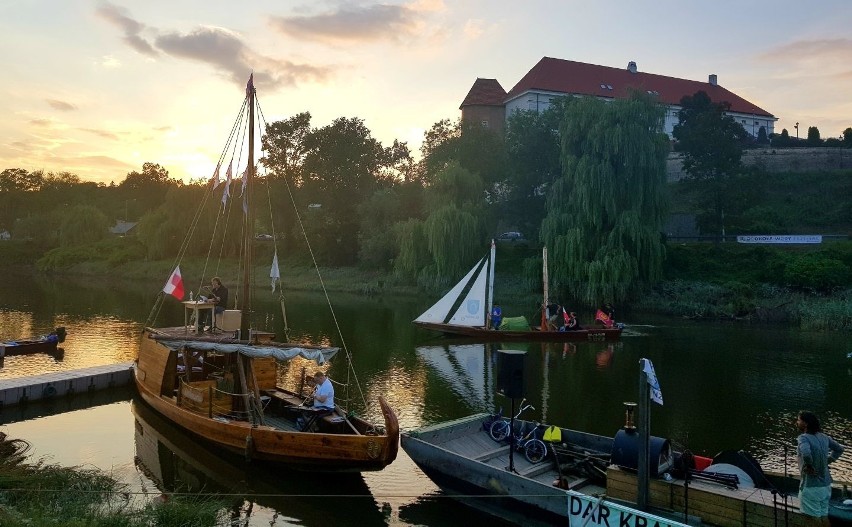 Muzyka szantowa, folkowa, flisacy i łodzie, czyli Dookoła Wody Festival w Sandomierzu (ZDJĘCIA)