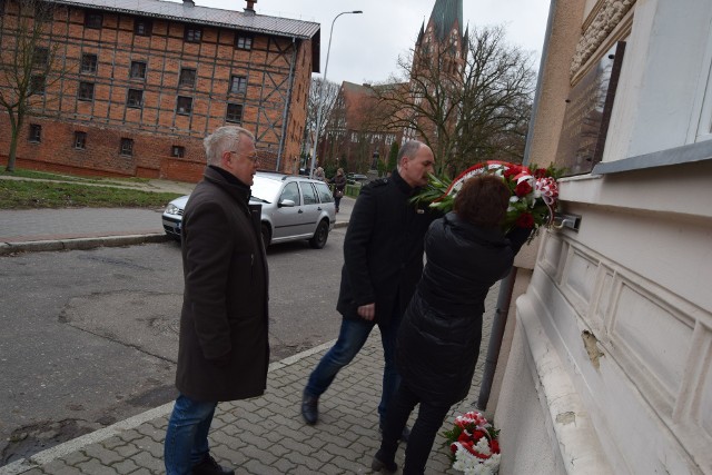 Delegacja Solidarności składa kwiaty w rocznicę stanu wojennego