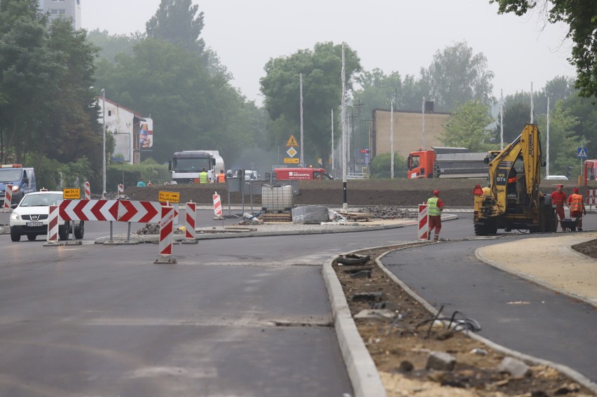 Rondo przy stadionie Górnika zyskało nawierzchnię. Prace...