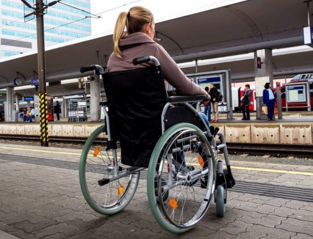 Wózek inwalidzki, zdjęcie ilustracyjne.