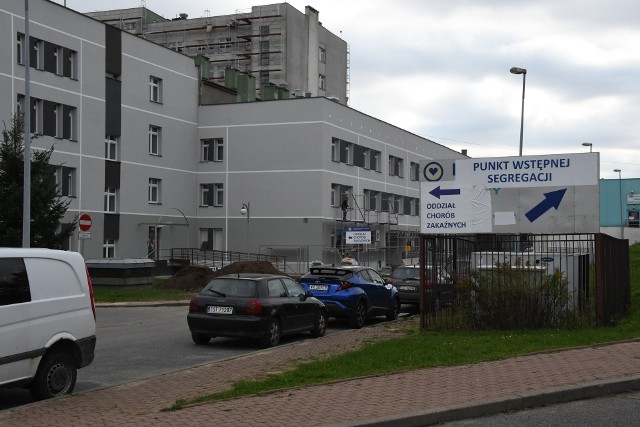 Szpital w Starachowicach musi mieć więcej dni na przygotowania na przyjęcie "covidowców". Co najmniej do środy.