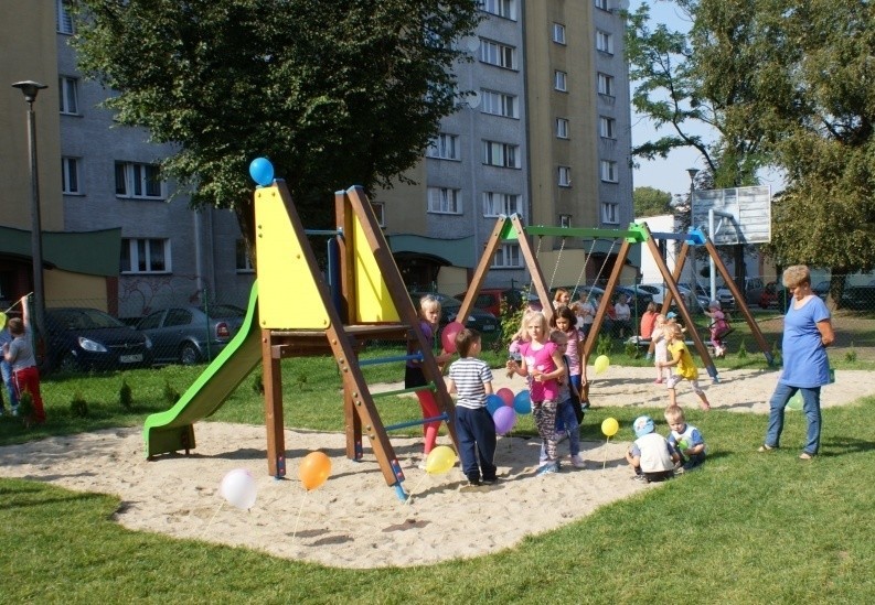 Racibórz: Mieszkańcy pomogli wybudować plac zabaw [ZDJĘCIA]