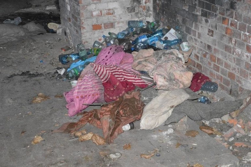 Martwy bezdomny znaleziony w bunkrze [ZDJĘCIA]