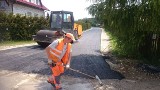 Koniec wiosennych remontów dróg w gminie Krasocin. Jest pięć kilometrów nowego asfaltu