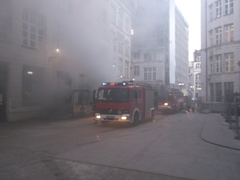 Wrocław: Pożar w pasażu Niepolda. Palił się klub Mundo 71 przy Ruskiej (FILM, NOWE ZDJĘCIA)