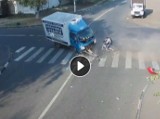 Rowerzysta z Rosji cudem przeżył wypadek [WIDEO]