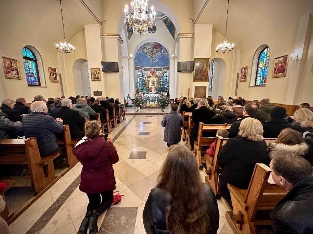 W parafii świętego Izydora Oracza w Kielcach - Posłowicach wierni odśpiewali Suplikacje i odmówili dziesiątek różańca.