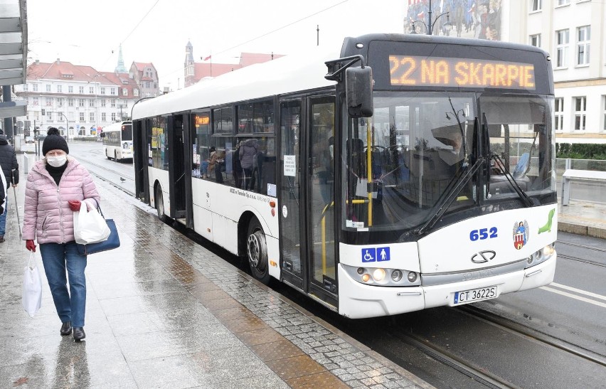 Pasażerów w komunikacji miejskiej mocno ubyło