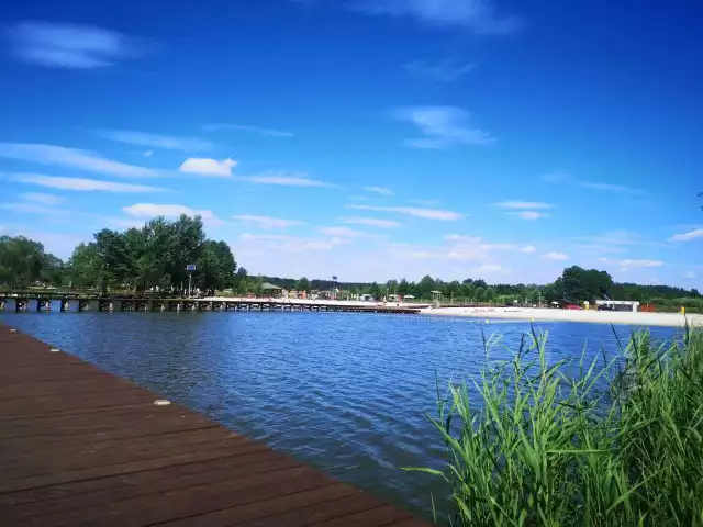 Kąpielisko w Nowych Siołkowicach powstało na terenie dawnej żwirowni. To jedyny akwen na terenie gminy Popielów, gdzie od 25 czerwca do końca sierpnia można korzystać z wodnych atrakcji pod okiem ratowników.
