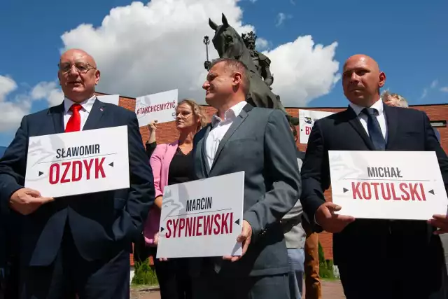 Kandydaci Konfederacji do Sejmu z Bydgoszczy: Sławomir Ozdyk, Marcin Sypniewski i Michał Kotulski