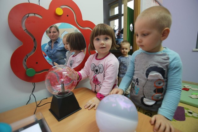 Żłobki cieszą się coraz większą popularnością, ponieważ dzieci mają we nich zapewnioną fachową opiekę