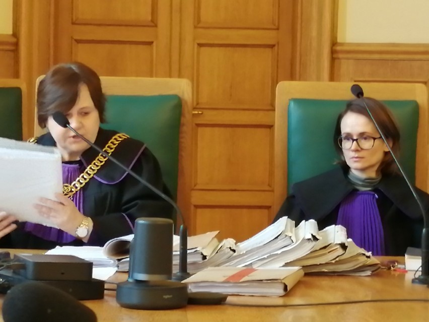 Sędzia Agnieszka Szeliga (z lewej) i sędzia Nadia Kołacińska...