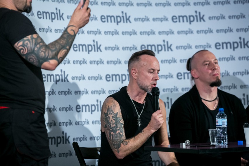 Nergal wraz z zespołem Behemoth spotkał się ze swoimi fanami...