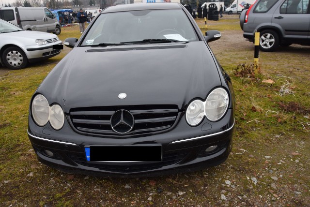 Mercedes CLK 200 - rok produkcji 2005, z silnikiem 1.8 benzyna plus LPG i mocy 164 KM, stan licznika 195 tys.km. Cena 16 500 zł