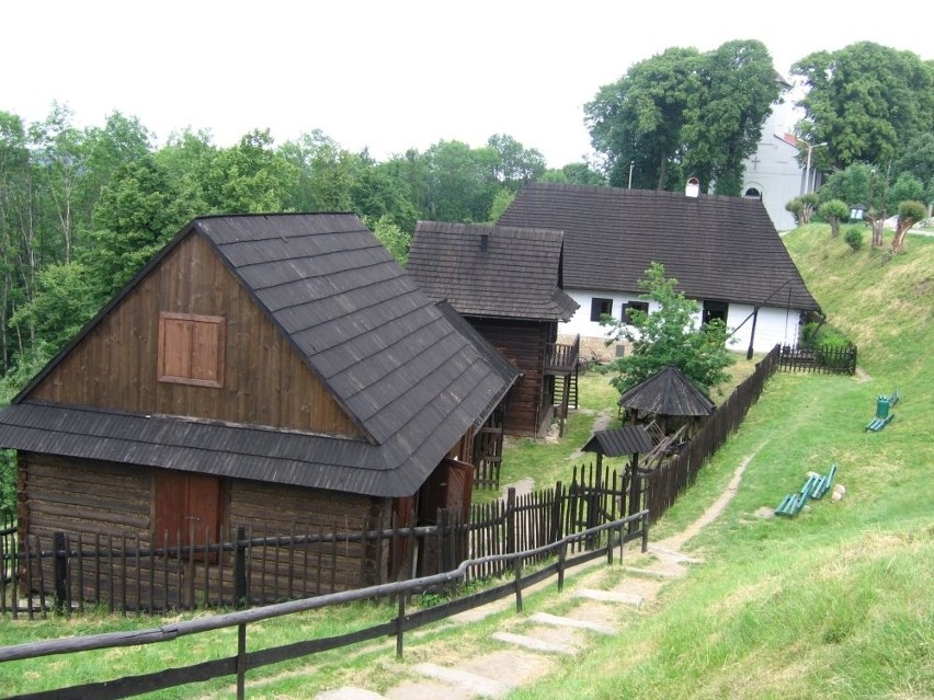 To propozycja na oryginalną sesję ślubną w bardziej ludowym...