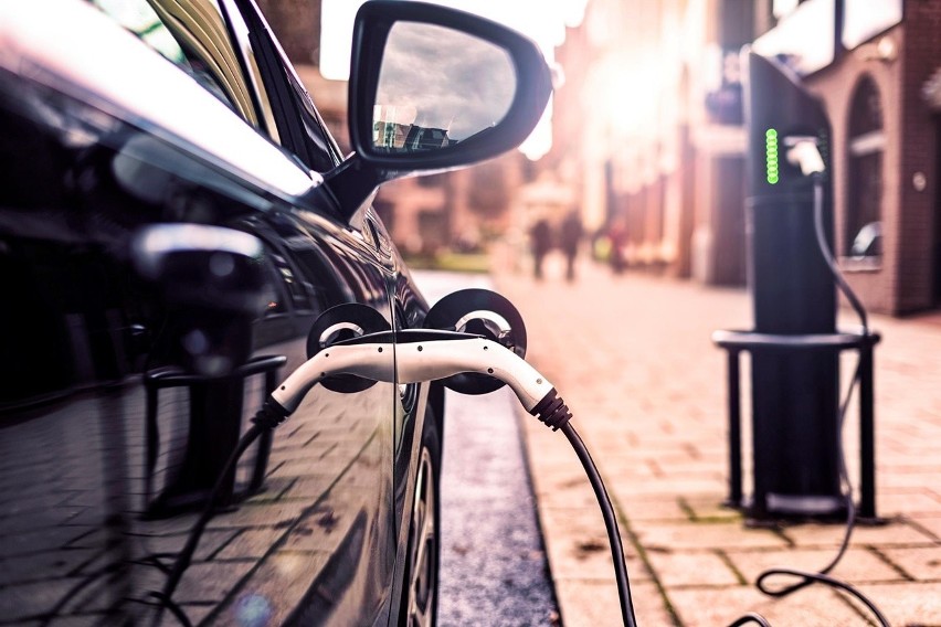 Zapraszamy na debatę DZ: Zielony zwrot - elektromobilność. Jak zachować się w świecie pojazdów elektrycznych?