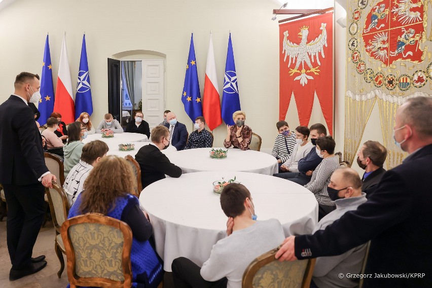 Podopieczni Warsztatów Terapii Zajęciowej z Olszanki w Pałacu Prezydenckim. Zaprosiła ich Pierwsza Dama Agata Duda