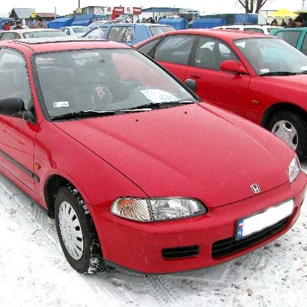 Honda Civic Silnik 1,3 benzyna,. Rok produkcji 1994. Wyposazenie: wspomaganie kierownicy, elektryczny szyberdach. Cena 6300 zl.