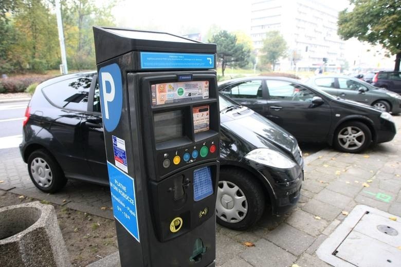 Gdynia: Drastyczne podwyżki opłat za parkowanie nie wejdą w życie w tym roku. Prezydent miasta wysłuchał apelu opozycyjnych radnych? 
