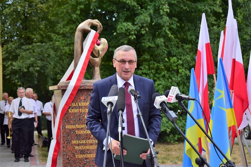 Pomnik Honorowych Dawców Krwi odsłonięto w Tarnobrzegu 4...