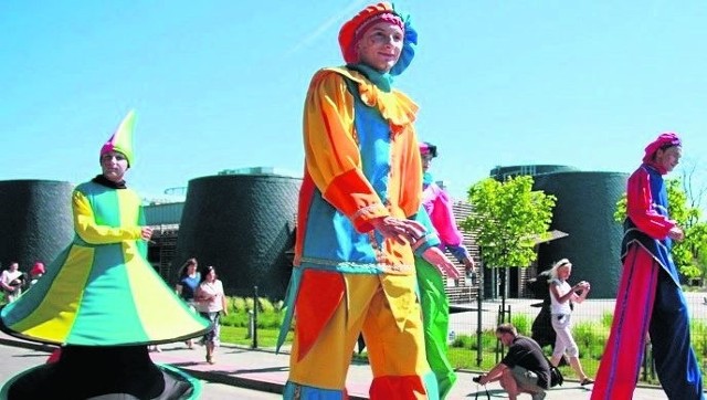 Barwny korowód jest wizytówką Festiwalu Kultury Dziecięcej. I jak co roku - przejdzie także obok Europejskiego Centrum Bajki.