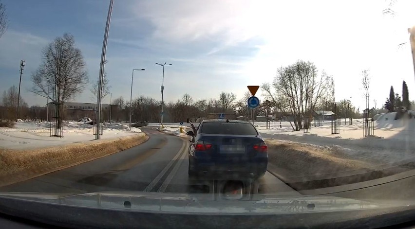 Agresywny kierowca BMW z Moniek przyjechał do Białymstoku....