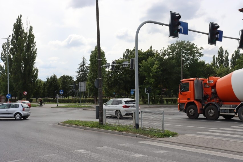 Na tym skrzyżowaniu w Inowrocławiu będzie łatwiej i bezpieczniej. Zobaczcie zdjęcia